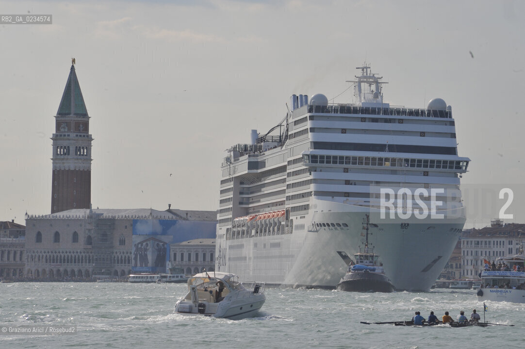VENEZIA GIUGNO 2009 - NAVE DA CROCIERA IN BACINO DI SAN MARCO ©Graziano Arici/Rosebud2