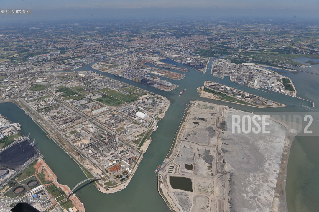 VENEZIA 28/05/09 - FOTO AEREE DI PORTOMARGHERA  ©Graziano Arici/Rosebud2 CONSORZIO VENEZIA NUOVA LAGUNA ONDE