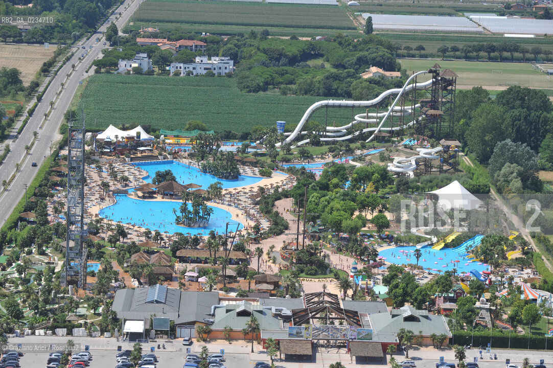 VENEZIA LUGLIO 2009 - FOTO AEREA DEL PARCO DI ACQUALAND A JESOLO ©Graziano Arici/Rosebud2 PISCINA