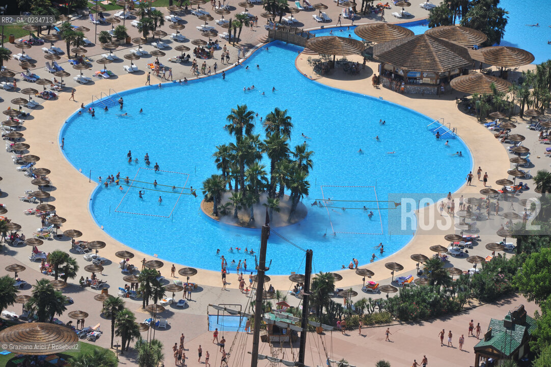 VENEZIA LUGLIO 2009 - FOTO AEREA DEL PARCO DI ACQUALAND A JESOLO ©Graziano Arici/Rosebud2 PISCINA