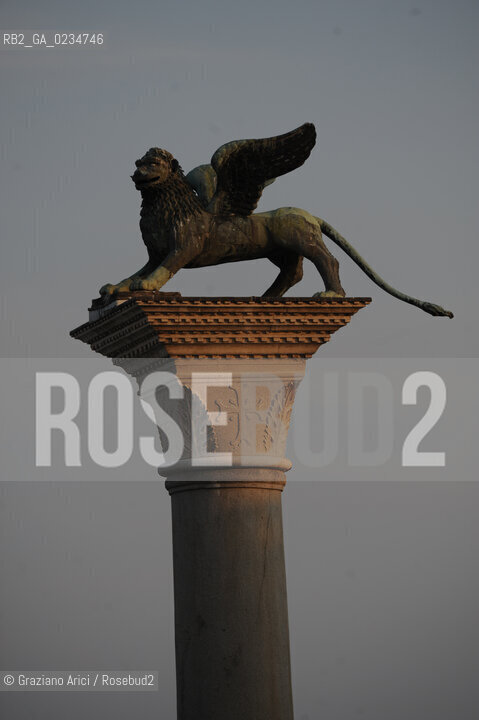 VENEZIA LUGLIO 2009 - PIAZZA S.MARCO : COLONNA CON IL LEONE ©Graziano Arici/Rosebud2