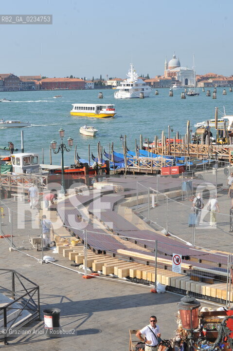 VENEZIA 30/07/09 - TRASPORTO DELLA TRIVELLA IN PIAZZA S.MARCO FINO AL CAMPANILE PER I LAVORI DI CONSOLIDAMENTO @ Graziano Arici/Rosebud2 CONSORZIO VENEZIA NUOVA RESTAURO