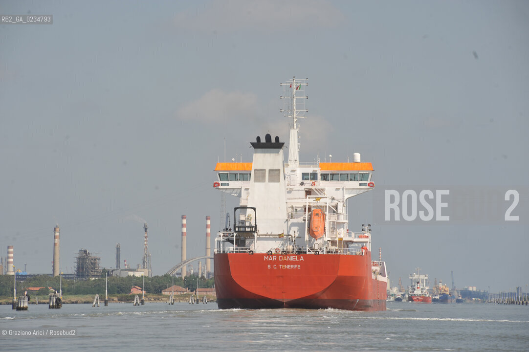 VENEZIA 2009 - CANALE DEI PETROLI ©Graziano Arici/Rosebud2 BARCA NAVE