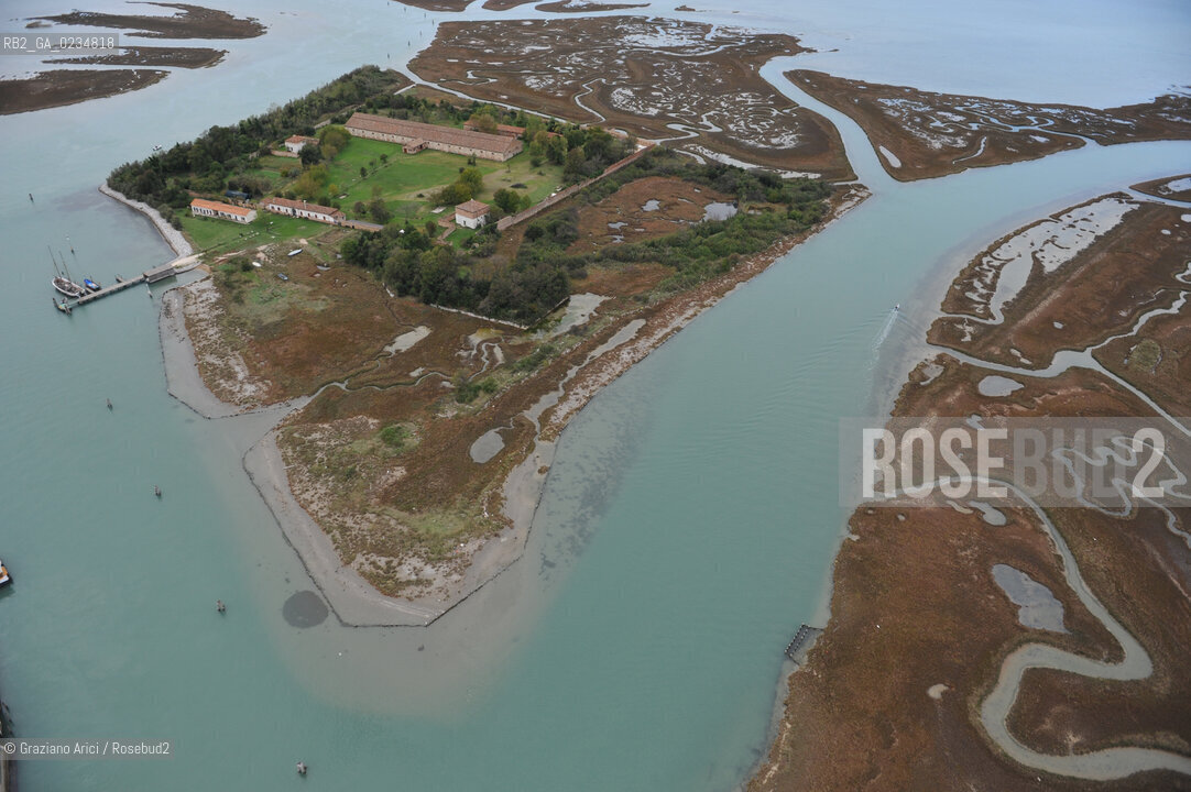 Venice 14/9/2009-  barene con Lazzaretto Nuovo foto aerea ©Graziano Arici/Rosebud2