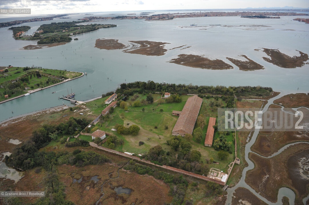 Venice 14/9/2009-  barene con Lazzaretto Nuovo foto aerea ©Graziano Arici/Rosebud2