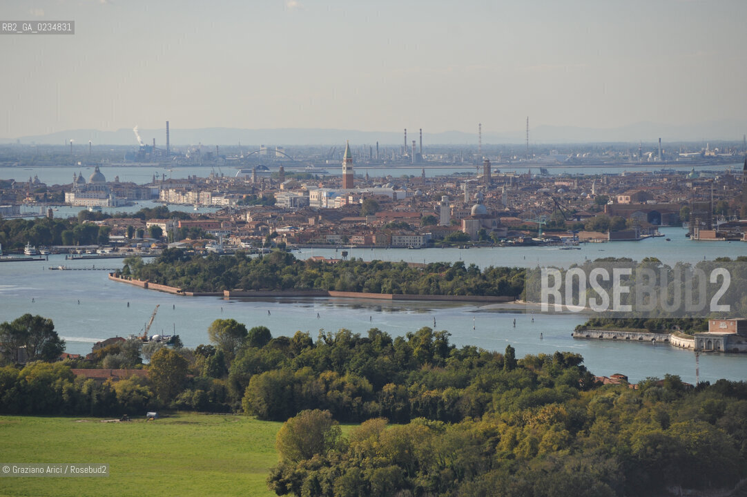 Venice 14/9/2009-  barene con Certosa e skyline foto aerea ©Graziano Arici/Rosebud2
