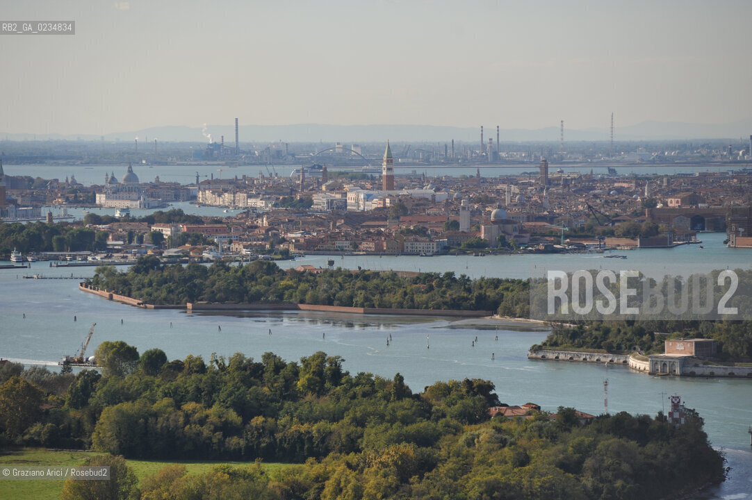 Venice 14/9/2009-  barene con Certosa e skyline foto aerea ©Graziano Arici/Rosebud2