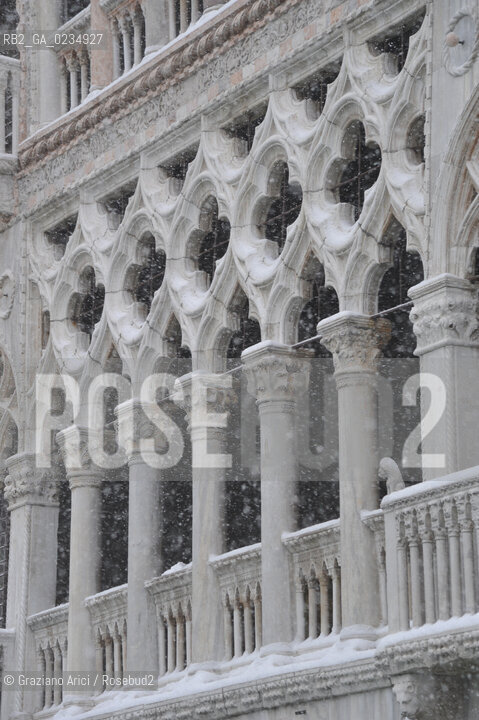 Venice december, 19th 2009 - A stormy snow in Venice ©Graziano Arici/Rosebud2 neve venezia canale rialto