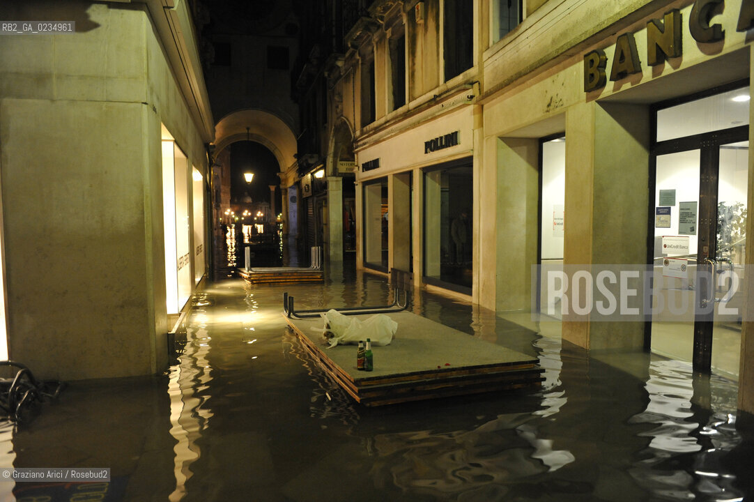 Venice december, 25th 2009 - Exceptional high tide of 1,45 m in Venice during the Christmas night at 4 a.m. ©Graziano Arici/Rosebud2 acqua alta marea