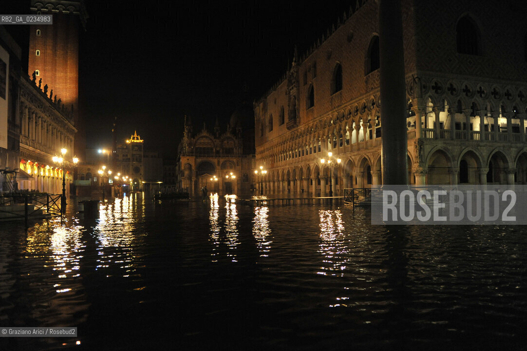 Venice december, 25th 2009 - Exceptional high tide of 1,45 m in Venice during the Christmas night at 4 a.m. ©Graziano Arici/Rosebud2 acqua alta marea