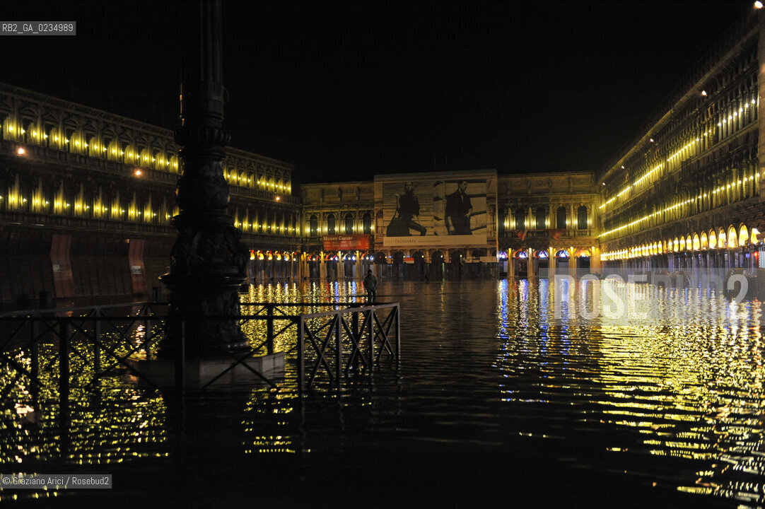 Venice december, 25th 2009 - Exceptional high tide of 1,45 m in Venice during the Christmas night at 4 a.m. ©Graziano Arici/Rosebud2 acqua alta marea
