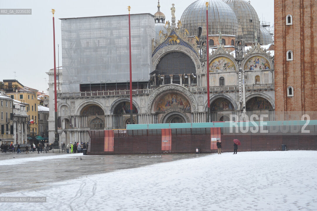 Venezia 12/09 - Piazza S.Marco con la neve ©Graziano Arici/Rosebud2 barbone