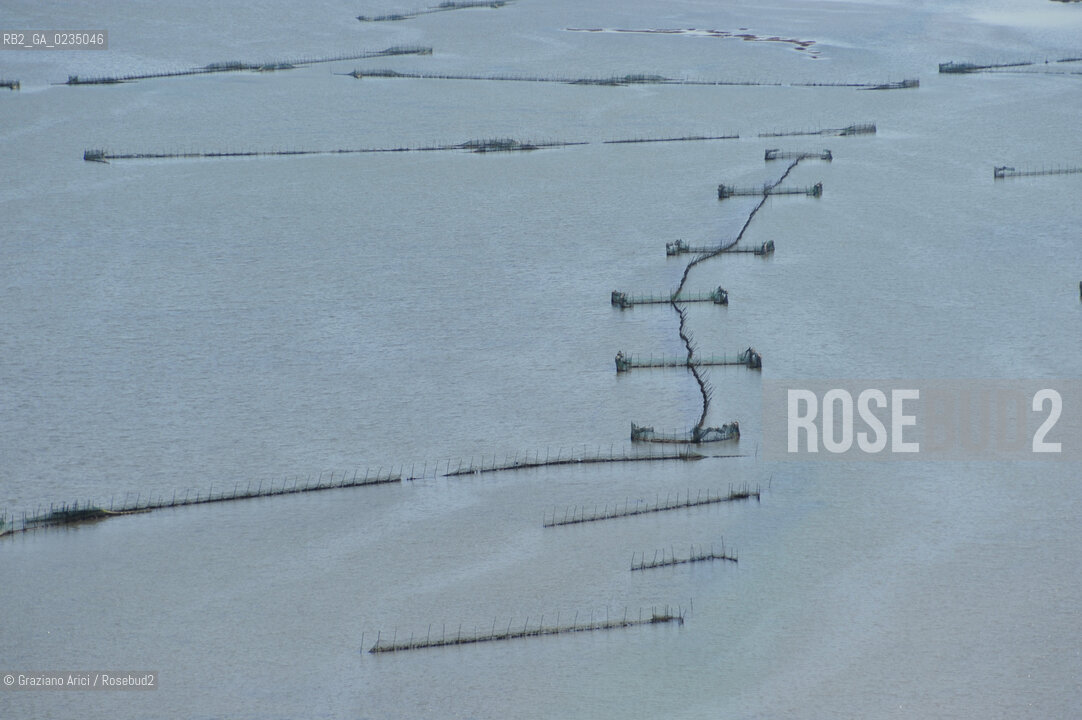 Venice april 2010 - Aerial view of Venice lagoon fishing foto aerea laguna barene pesca ©Graziano Arici/Rosebud2