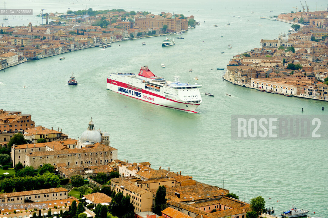 Venice  4/5/10 - Aerial view Canale della Giudecca with ship nave aerea Venezia  ©Graziano Arici/Rosebud2