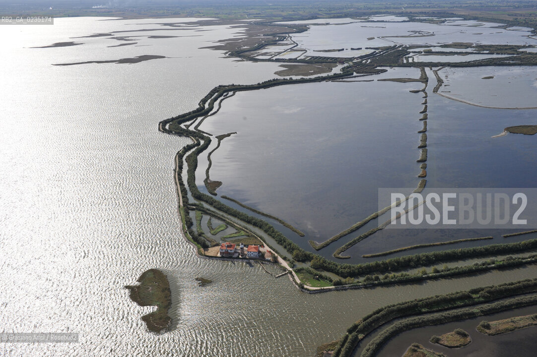 VENEZIA 15 OTTOBRE 2009 - FOTO AEREE DELLE BARENE DELLA LAGUNA DI VENEZIA ©Graziano Arici/Rosebud2 AEREA