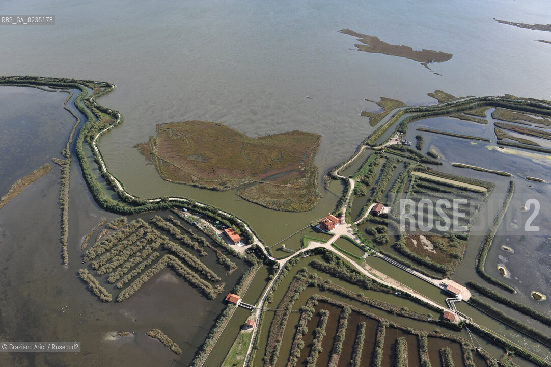VENEZIA 15 OTTOBRE 2009 - FOTO AEREE DELLE BARENE DELLA LAGUNA DI VENEZIA ©Graziano Arici/Rosebud2 AEREA