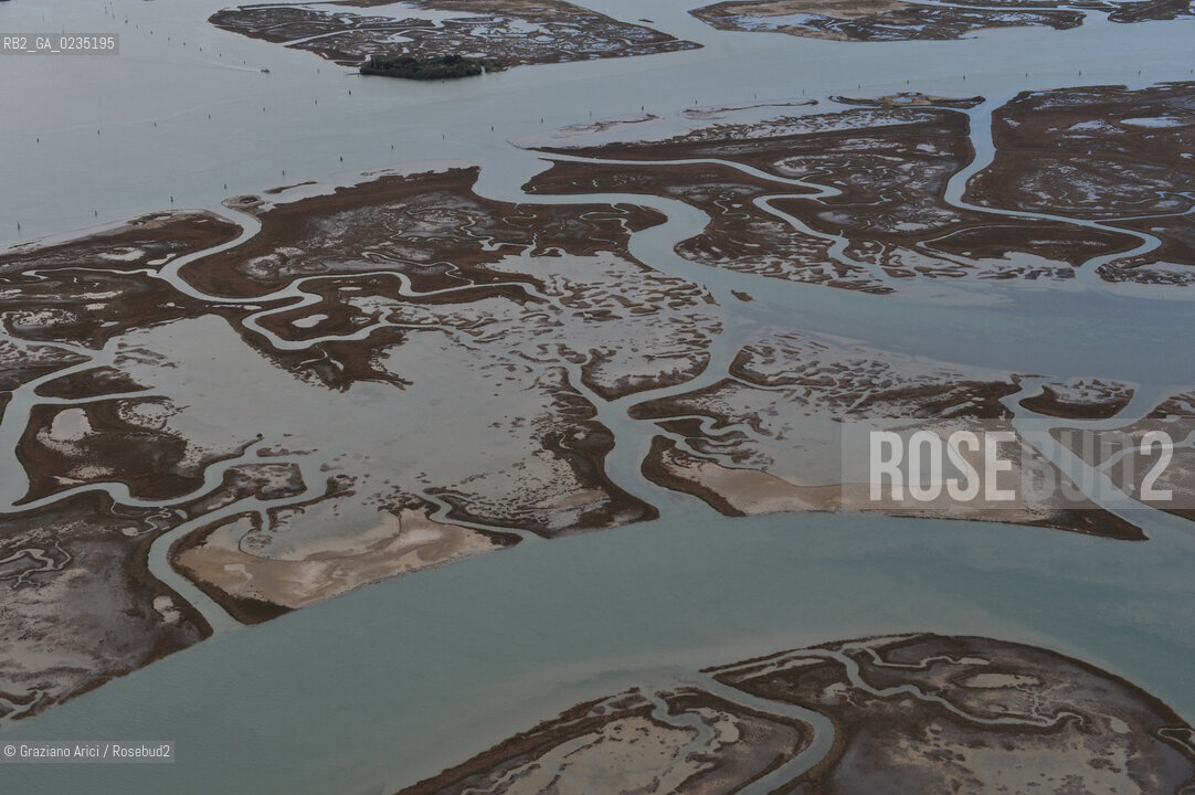 VENEZIA 15 OTTOBRE 2009 - FOTO AEREE DELLE BARENE DELLA LAGUNA DI VENEZIA ©Graziano Arici/Rosebud2 AEREA