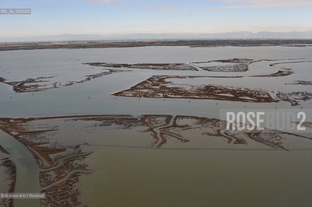 VENEZIA 15 OTTOBRE 2009 - FOTO AEREE DELLE BARENE DELLA LAGUNA DI VENEZIA ©Graziano Arici/Rosebud2 AEREA