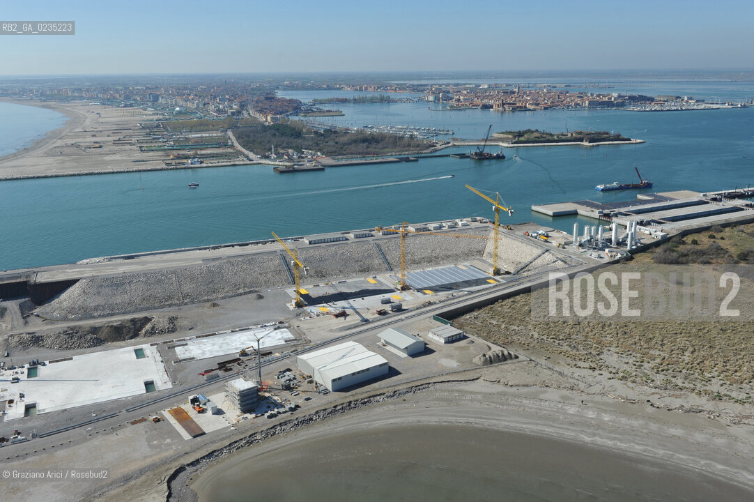 VENEZIA 7 APRILE 2010 - FOTO AEREE DEI LAVORI IN CORSO ALLA BOCCA DI PORTO DI CHIOGGIA  Graziano Arici/Rosebud2  CONSORZIO VENEZIA NUOVA