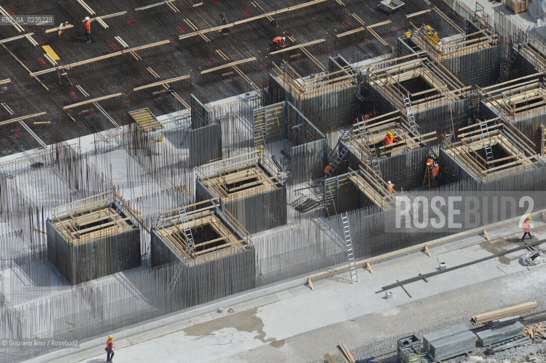 VENEZIA 2i/5/10 FOTO AEREE AI LAVORI IN CORSO  PER LA COSTRUZIONE DELLE DIGHE MOBILI ALLA BOCCA DEL PORTO DI CHIOGGIA ©Graziano Arici/Rosebud2 CONSORZIO VENEZIA NUOVA