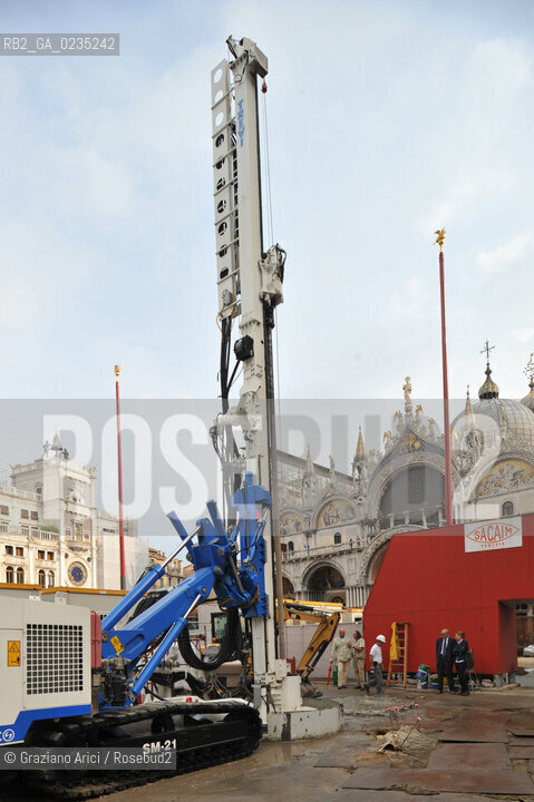 VENEZIA 2 OTTOBRE 2009 - CAMPO PROVE DELLA TRIVELLA A S.MARCO SUL CAMPANILE @ Graziano Arici/Rosebud2 CONSORZIO VENEZIA NUOVA