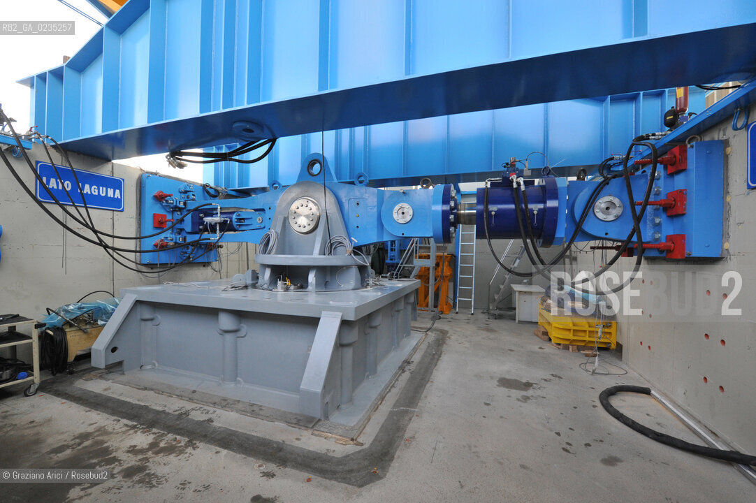 PADOVA 11 MARZO 2010 - CERNIERA AL CAMPO PROVE DELLA FIP ©Graziano Arici/Rosebud2 CONSORZIO VENEZIA NUOVA