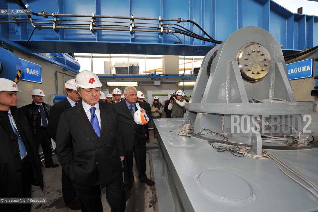 Padova 18 MARZO 2010 - VISITA DEL MINISTRO MATTEOLI AL CAMPO PROVE DELLA FIP - CERNIERA ©Graziano Arici/Rosebud2 CONSORZIO VENEZIA NUOVA