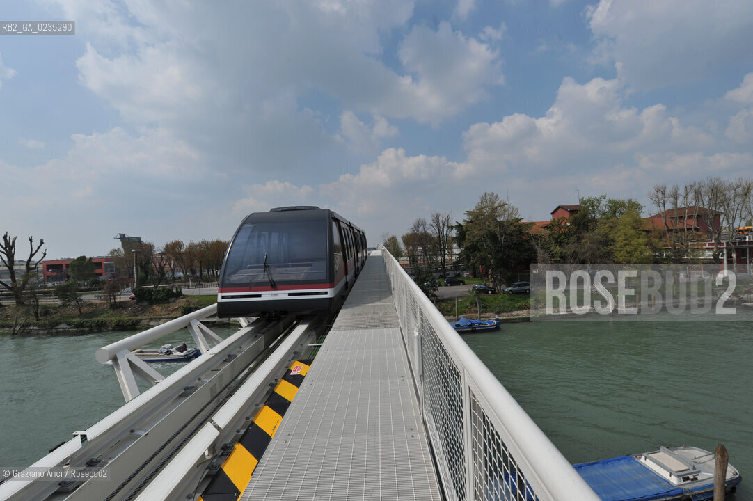 VENEZIA, 14.4.2010. LAVORI IN CORSO AL CANTIERE DEL PEOPLE MOVER PIAZALE ROMA-TRONCHETTO - TRENO IN CORSA ©Graziano Arici/Rosebud2
