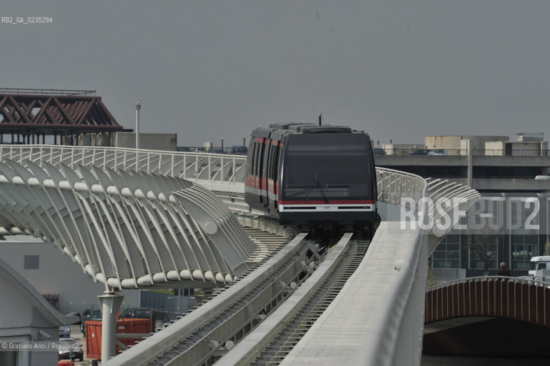 VENEZIA, 14.4.2010. LAVORI IN CORSO AL CANTIERE DEL PEOPLE MOVER PIAZALE ROMA-TRONCHETTO - TRENO IN CORSA ©Graziano Arici/Rosebud2