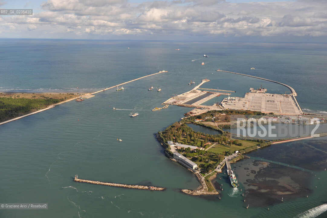 Venice 9/6/10 - Visit of the Veneto Region President Luca Zaia to the Mose system against the High Tide in Venice:  Aerial view over the Works on the Malamocco inlet  foto aeree bocca di porto ©Graziano Arici/Rosebud2.