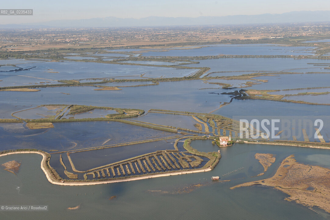VENEZIA 15 OTTOBRE 2009 - FOTO AEREE DELLE BARENE E DELLE VALLI DA PESCA DELLA LAGUNA DI VENEZIA ©Graziano Arici/Rosebud2 AEREA