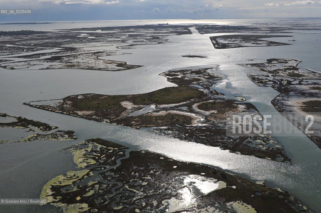 VENEZIA 15 OTTOBRE 2009 - FOTO AEREE DELLE BARENE DELLA LAGUNA DI VENEZIA ©Graziano Arici/Rosebud2 AEREA