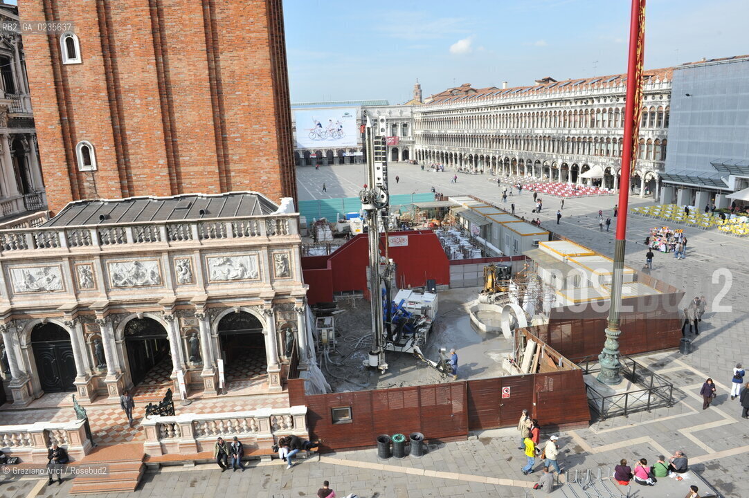 VENEZIA 25/3/10 - CANTIERE PER IL RESTAURO DELLE FONDAMENTA DEL CAMPANILE DI S.MARCO ©Graziano Arici/Rosebud2 CONSORZIO VENEZIA NUOVA