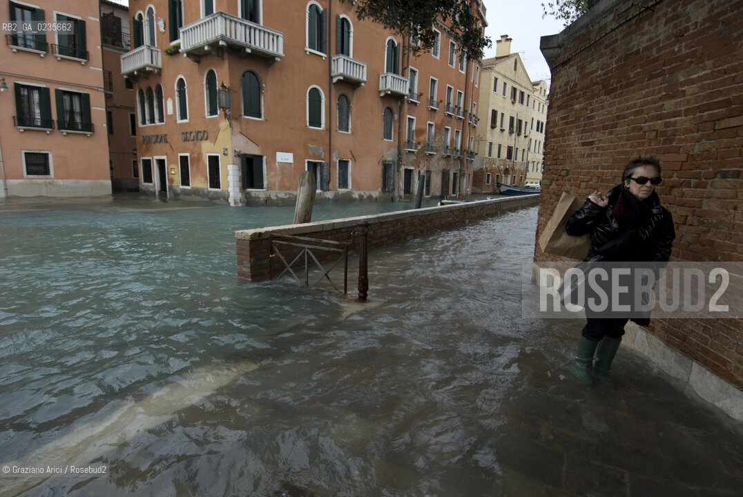 VENEZIA, 30.11.2009. ALTA MAREA 130 CM ACQUA ALTA © MARTABUSO/Graziano Arici/Rosebud2 CONSORZIO VENEZIA NUOVA