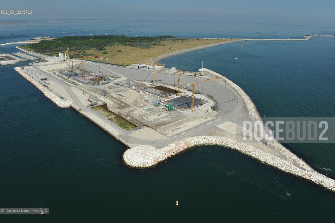 VENEZIA 28/7/10 FOTO AEREE AI LAVORI IN CORSO  PER LA COSTRUZIONE DELLE DIGHE MOBILI ALLA BOCCA DEL PORTO DI CHIOGGIA ©Graziano Arici/Rosebud2