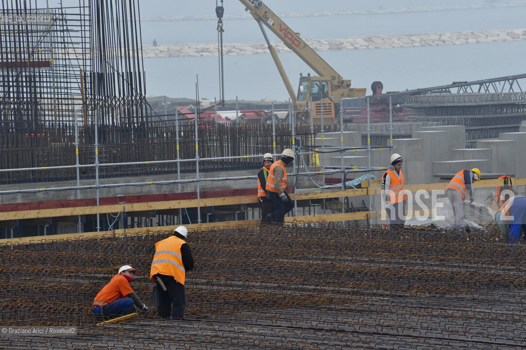 Venezia 9/12/10 - LAVORI IN CORSO ALLA BOCCA DI PORTO DI MALAMOCCO ©Graziano Arici/Rosebud2 CONSORZIO VENEZIA NUOVA