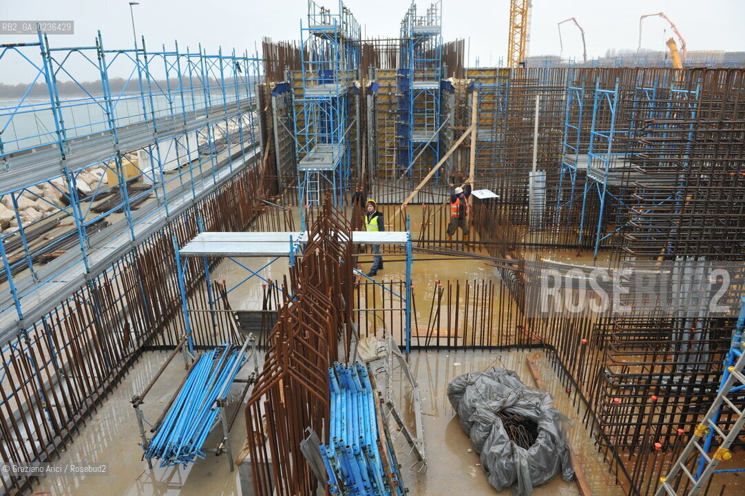 Venezia 9/12/10 - LAVORI IN CORSO ALLA BOCCA DI PORTO DI MALAMOCCO ©Graziano Arici/Rosebud2 CONSORZIO VENEZIA NUOVA