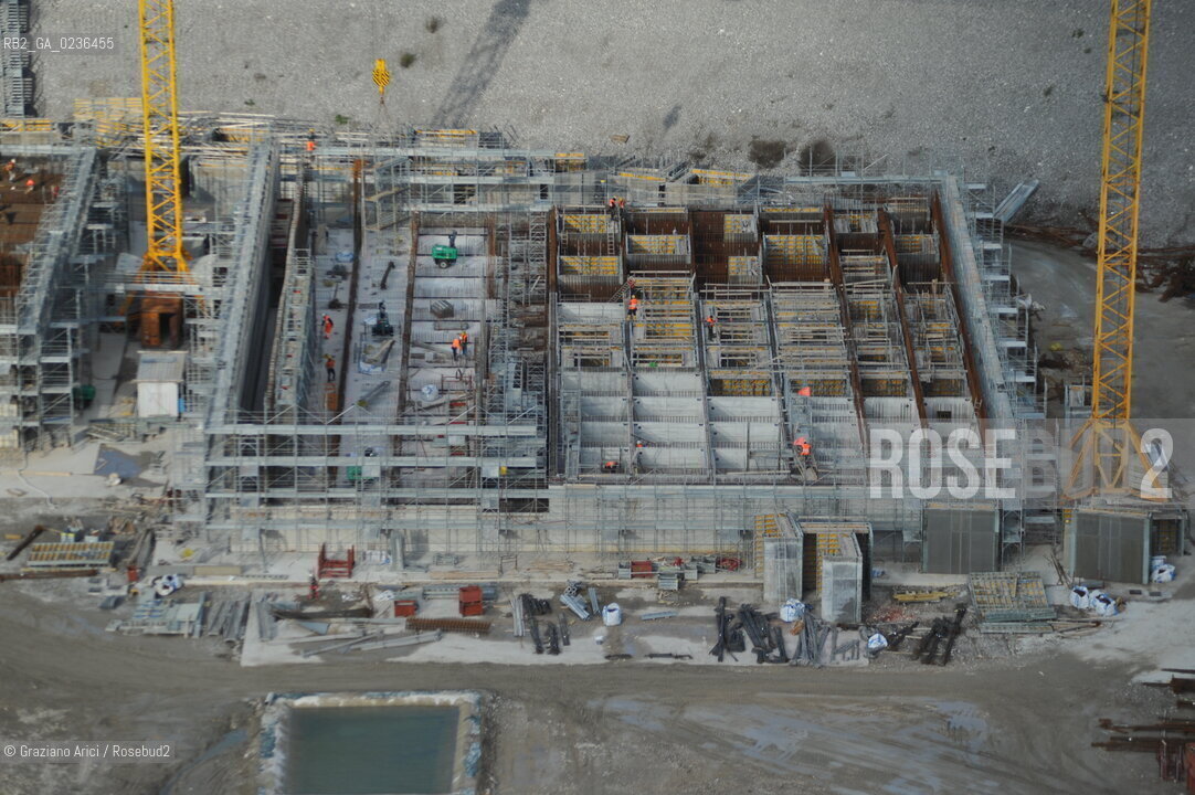 VENEZIA 13/12/10 FOTO AEREE AI LAVORI IN CORSO  PER LA COSTRUZIONE DELLE DIGHE MOBILI ALLA BOCCA DEL PORTO DI CHIOGGIA ©Graziano Arici/Rosebud2 CONSORZIO VENEZIA NUOVA