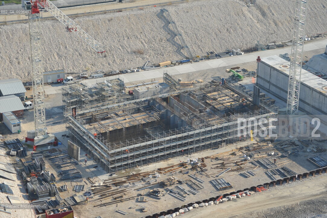 VENEZIA 13/12/10 FOTO AEREE AI LAVORI IN CORSO  PER LA COSTRUZIONE DELLE DIGHE MOBILI ALLA BOCCA DEL PORTO DI LIDO ©Graziano Arici/Rosebud2 CONSORZIO VENEZIA NUOVA