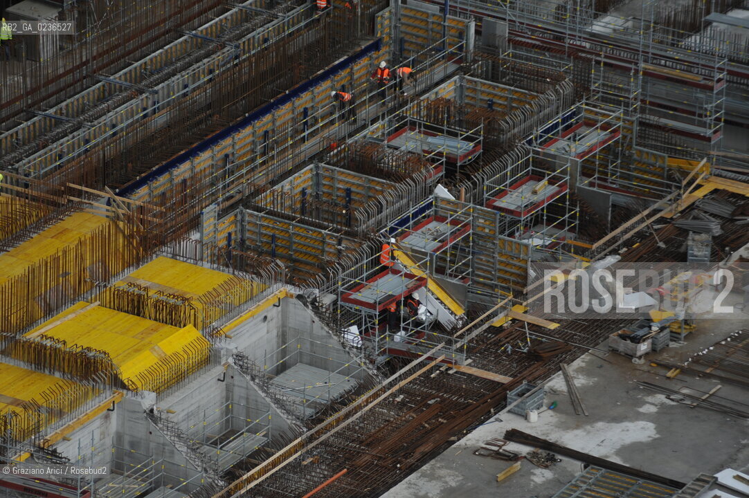 VENEZIA 13/12/10 FOTO AEREE AI LAVORI IN CORSO  PER LA COSTRUZIONE DELLE DIGHE MOBILI ALLA BOCCA DEL PORTO DI MALAMOCCO ©Graziano Arici/Rosebud2 CONSORZIO VENEZIA NUOVA