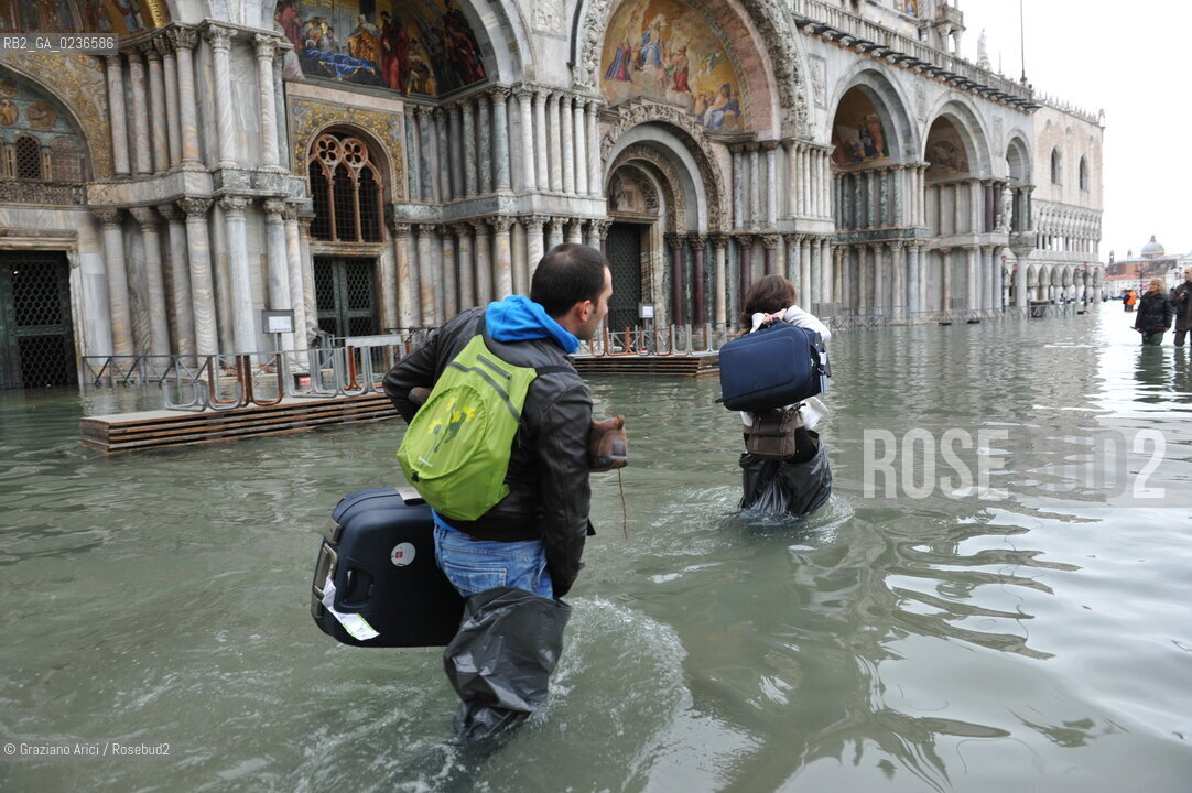 Venice 3/11/10 - High tide in Venice - Alta marea acqua alta ©Graziano Arici/Rosebud2