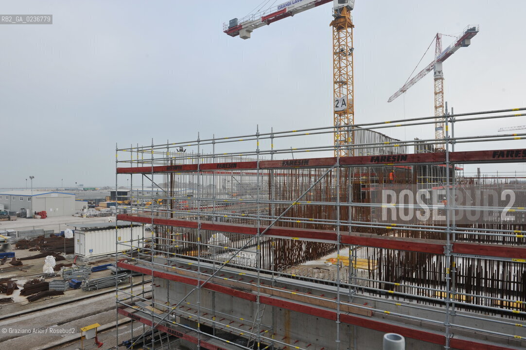 VENEZIA 15/12/10 - LAVORI ALLA BOCCA DI PORTO DI MALAMOCCO SICUREZZA  ©Graziano Arici/Rosebud2  CONSORZIO VENEZIA NUOVA