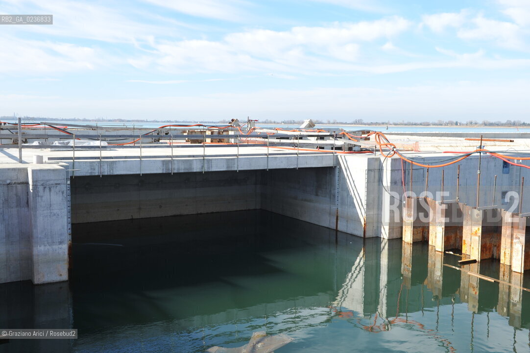 VENEZIA 3/2/11 - LAVORI IN CORSO ALLA BOCCA DI PORTO DI LIDO LATO TREPORTI ©Graziano Arici/Rosebud2 CONSORZIO VENEZIA NUOVA