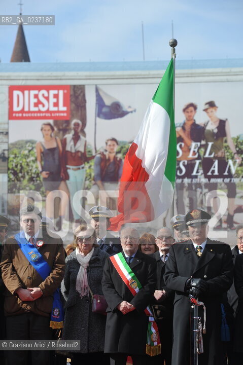 Venezia 17 marzo 2011 - Celebrazione per i 150 anni dellUnità dItalia in Piazza San Marco bersaglieri acqua alta carabinieri pubblicità bandiera ©Graziano Arici/Rosebud2