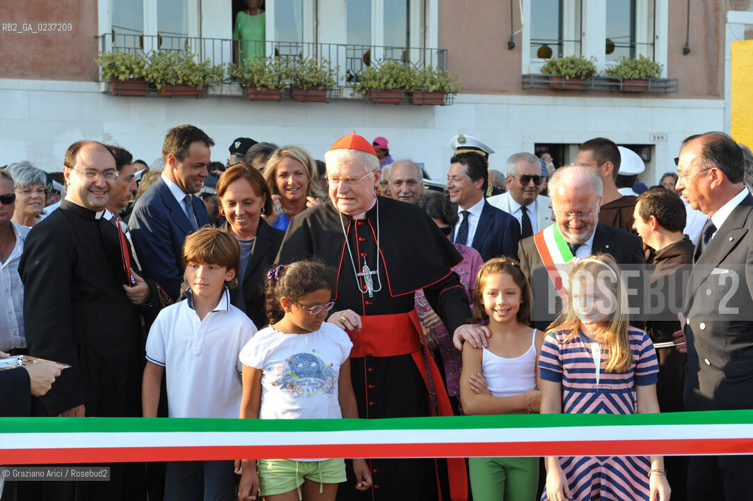 Venice 17/7/11 - The cardinal Angelo Scola with the Major of Veneice Orsoni over the Boat-Bridge in Giudecca Canal for the Redentore Feast festa fuochi dartificio ©Graziano Arici/Rosebud2