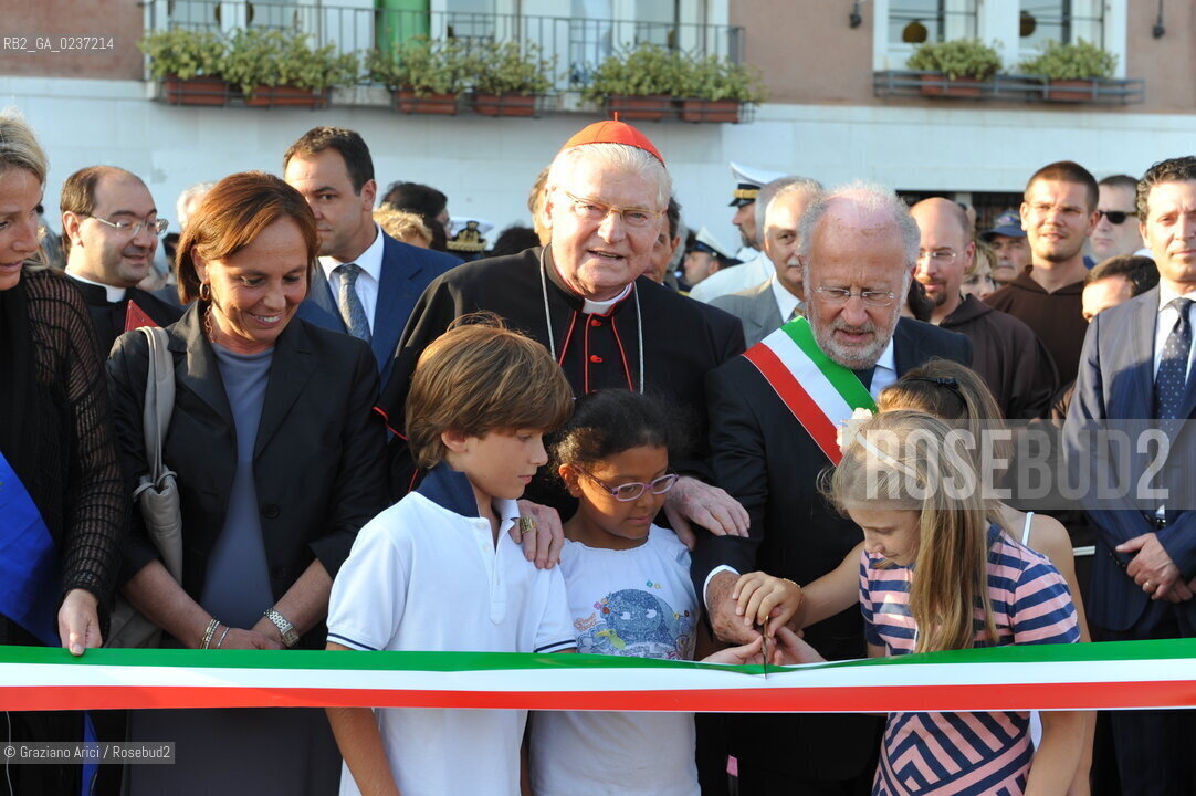 Venice 17/7/11 - The cardinal Angelo Scola with the Major of Veneice Orsoni over the Boat-Bridge in Giudecca Canal for the Redentore Feast festa fuochi dartificio ©Graziano Arici/Rosebud2