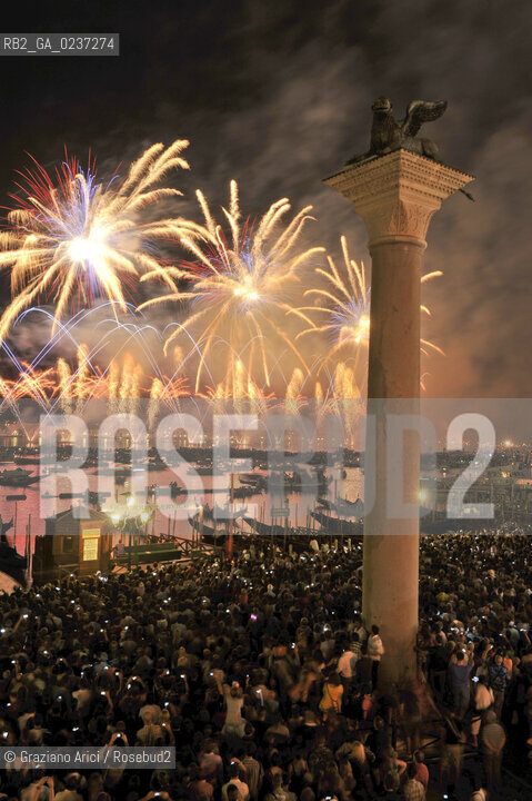 Venice 17/7/11 - Fiereworks in St.Marks Bassin for the Redentore Feast festa fuochi dartificio ©Graziano Arici/Rosebud2