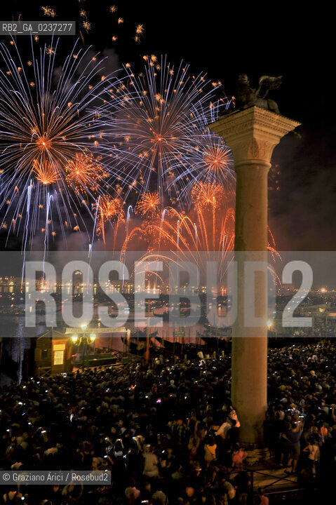 Venice 17/7/11 - Fiereworks in St.Marks Bassin for the Redentore Feast festa fuochi dartificio ©Graziano Arici/Rosebud2
