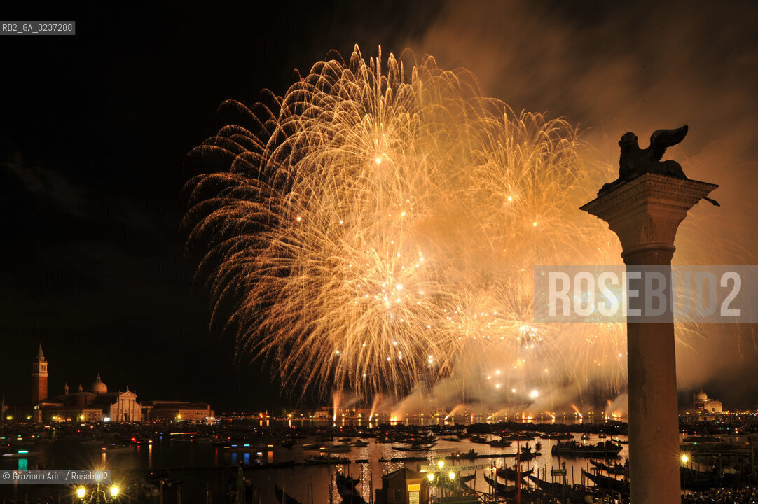 Venice 17/7/11 - Fiereworks in St.Marks Bassin for the Redentore Feast festa fuochi dartificio ©Graziano Arici/Rosebud2