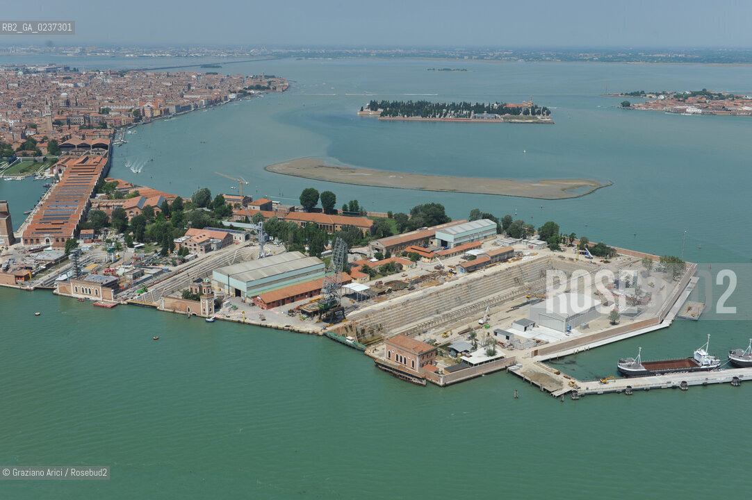 VENEZIA 21 GIUGNO 2011 - FOTO AEREE DEI LAVORI IN CORSO ALLARSENALE ©Graziano Arici/Rosebud2  CONSORZIO VENEZIA NUOVA